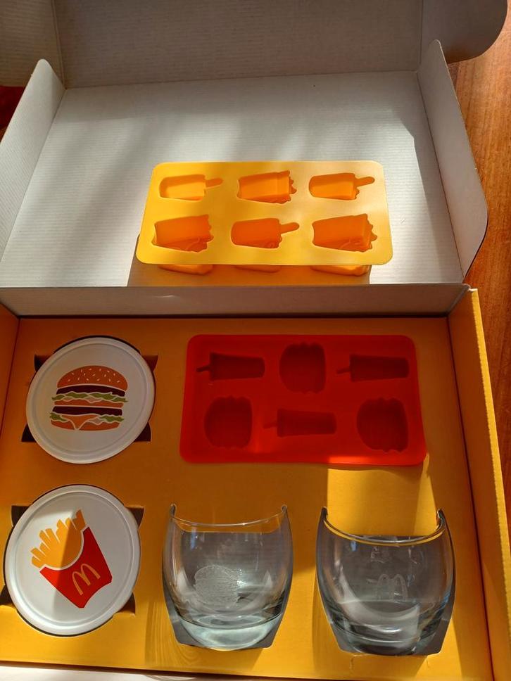 McDonalds Glazen, Onderzetters & IJsblokjesvormen, Huis en Inrichting, Keuken | Keukenbenodigdheden, Gebruikt, Ophalen of Verzenden