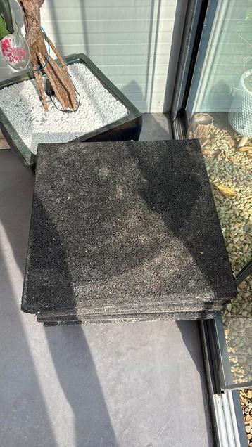 Rubbere tegels 50x50 16 stuks beschikbaar voor biedingen