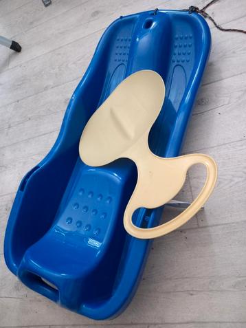 Slee kunststof ❄️.    1 + 1  Gratis Pannekoek sleetje  beschikbaar voor biedingen