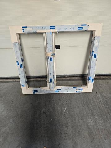 Nieuw kunstof kozijn 1130x1000 beschikbaar voor biedingen