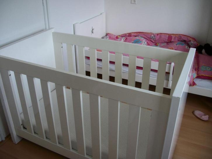 Ledikant met Lattenbodem, Matras - 60 x 120 cm - Wit - zgan, Kinderen en Baby's, Kinderkamer | Bedden, Gebruikt, Minder dan 140 cm