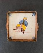 Oud Hollandse tegel man met bierpul en koperen omlijsting, Antiek en Kunst, Ophalen of Verzenden