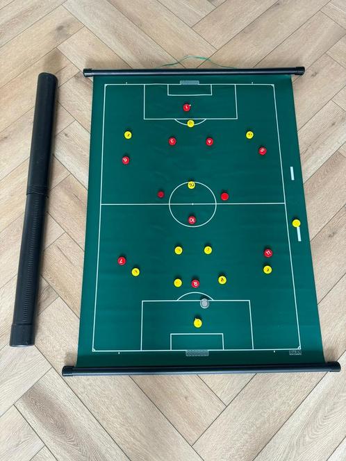 Oprolbare magnetisch voetbal coachbord, met magneten koker, Huis en Inrichting, Woonaccessoires | Memoborden, Zo goed als nieuw