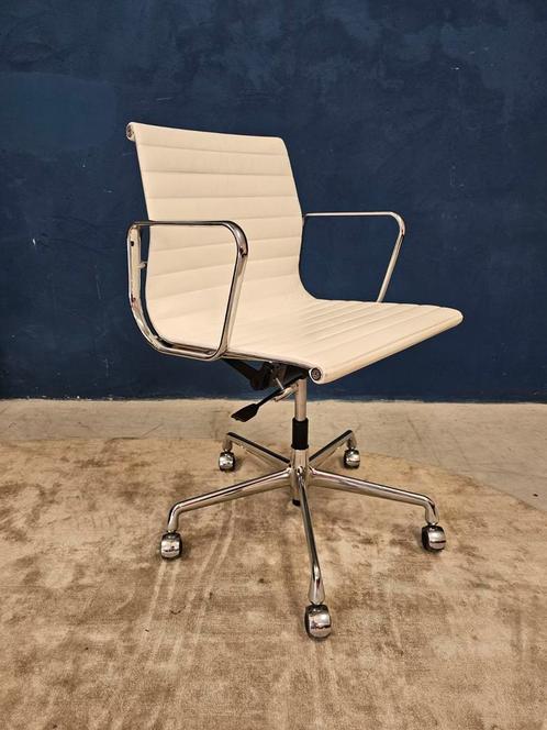 Vitra Eames EA117 bureaustoel, Huis en Inrichting, Bureaustoelen, Zo goed als nieuw, Wit, Ophalen of Verzenden