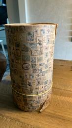 Nieuwe rol Vintage cadeaupapier postzegels 30 cm, Ophalen of Verzenden, Nieuw