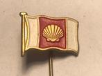 Metalen SHELL SCHEEPSVLAG Speld (Rood/Wit/Messingkleur)., Verzenden, Zo goed als nieuw, Transport, Speldje of Pin