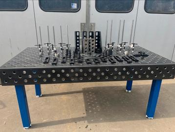 Opspantafel 2000x1000x15 mm 3 D uitvoering met opspanset  beschikbaar voor biedingen