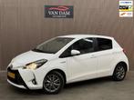 Toyota Yaris 1.5 Hybrid Dynamic 2019 NAP LED CAMERA CRUISE C, Gebruikt, 4 cilinders, Wit, Origineel Nederlands