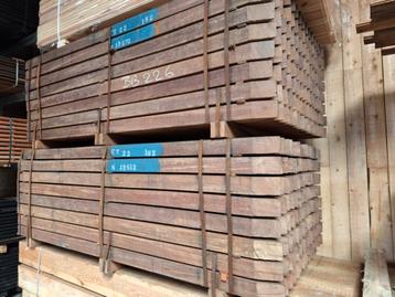 Azobe hardhouten  palen  tuinpalen  schuttingpalen  planken  beschikbaar voor biedingen