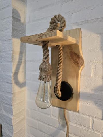 Stoere handgemaakte wandlamp, touw & hout  beschikbaar voor biedingen