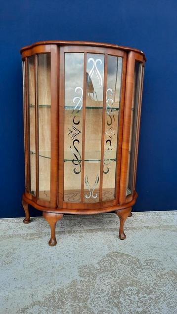 Vintage vitrine kast met schuifdeurtjes, Queen Ann style  beschikbaar voor biedingen