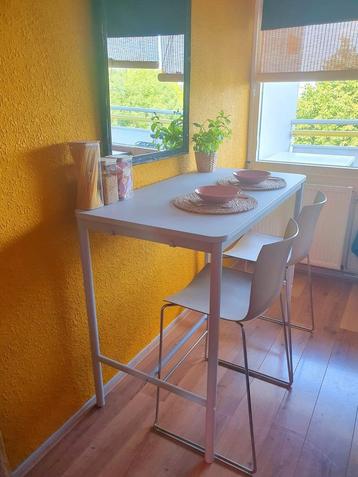 Nette bartafel van de IKEA beschikbaar voor biedingen