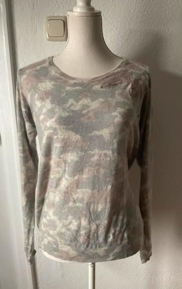 Berenice, kasjmier truitje, “ camouflage” beschikbaar voor biedingen