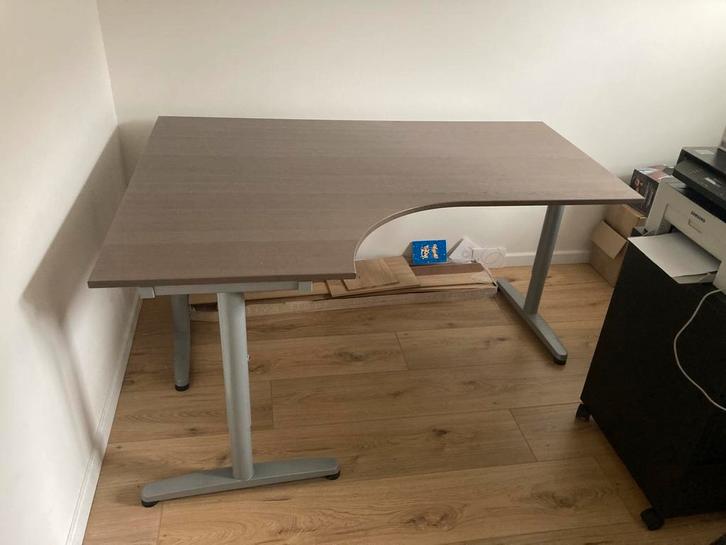 Hoek Bureau ikea, Huis en Inrichting, Bureaus, Zo goed als nieuw, In hoogte verstelbaar, Ophalen