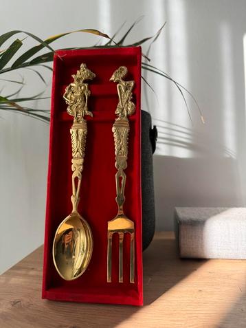 Antieke Indonesische decoratie beschikbaar voor biedingen