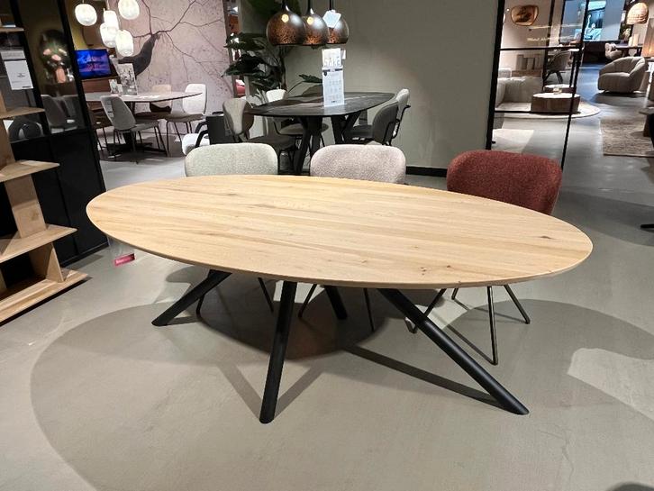 Eetkamertafel Ellips Arvada Xooon, Huis en Inrichting, Tafels | Eettafels, Zo goed als nieuw, 100 tot 150 cm, 200 cm of meer, Vijf personen of meer