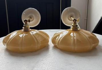 Set 2 vintage wandlampen melkglas geel glas glazen lamp kap beschikbaar voor biedingen