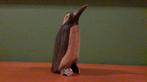 Pinguin van buffalo hoorn, handgemaakt in thailand, Verzamelen, Dierenverzamelingen, Ophalen of Verzenden, Zo goed als nieuw, Beeldje of Figuurtje