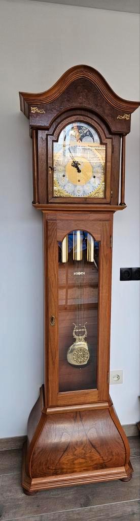 Antieke Staande meerdere geluiden Klok beschikbaar voor biedingen