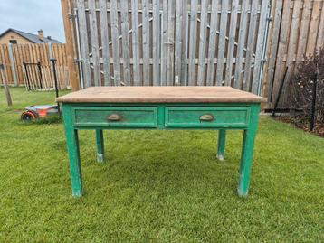 Antieke eiken tafel beschikbaar voor biedingen