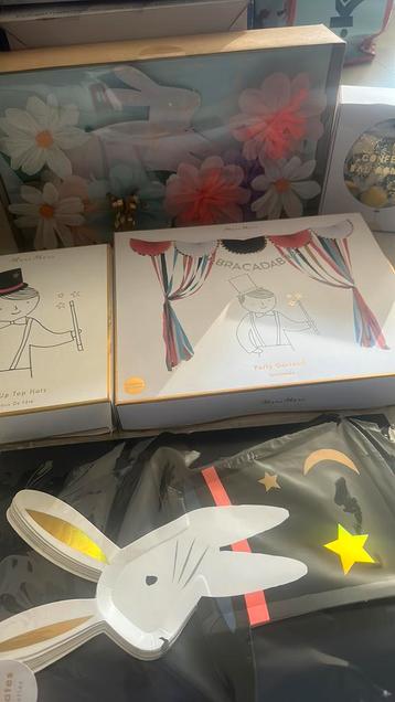 Verjaardag set beschikbaar voor biedingen