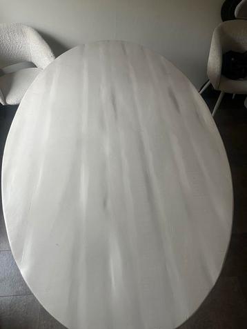 Ovale eettafel, wit geschilderd