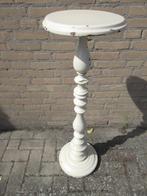 Hoge brocante houten plantentafel met bewerkte voet, Huis en Inrichting, Tafels | Bijzettafels, Ophalen, Gebruikt, Rond, Hout