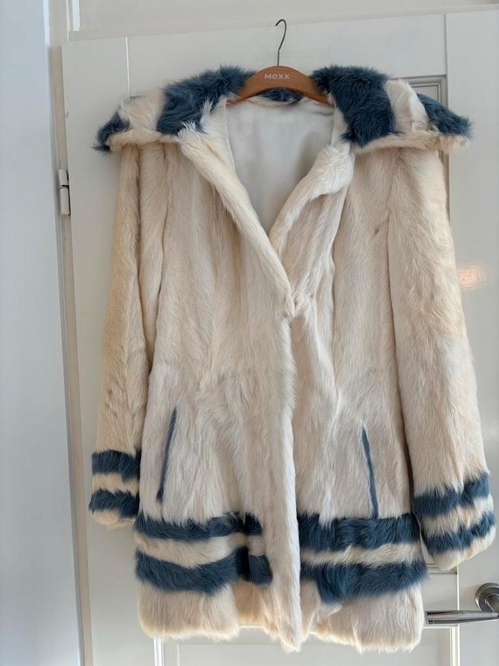 bontjas met blauwe accenten, Kleding | Dames, Bodywarmers, Zo goed als nieuw, Maat 38/40 (M), Wit, Ophalen