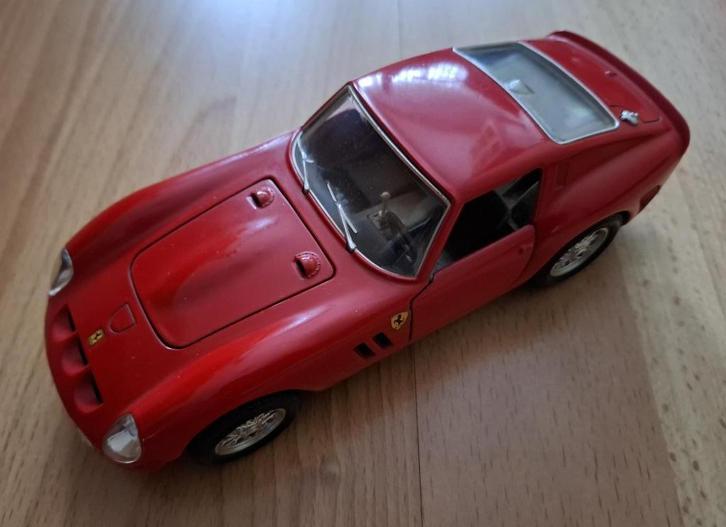 Ferrari 250 GTO (1962) 1:24, Hobby en Vrije tijd, Modelauto's | 1:24, Zo goed als nieuw, Auto, Bburago, Ophalen of Verzenden