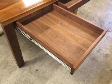 Prachtige noten houten Tafel (bureau) met diepe lades. - afbeelding 7