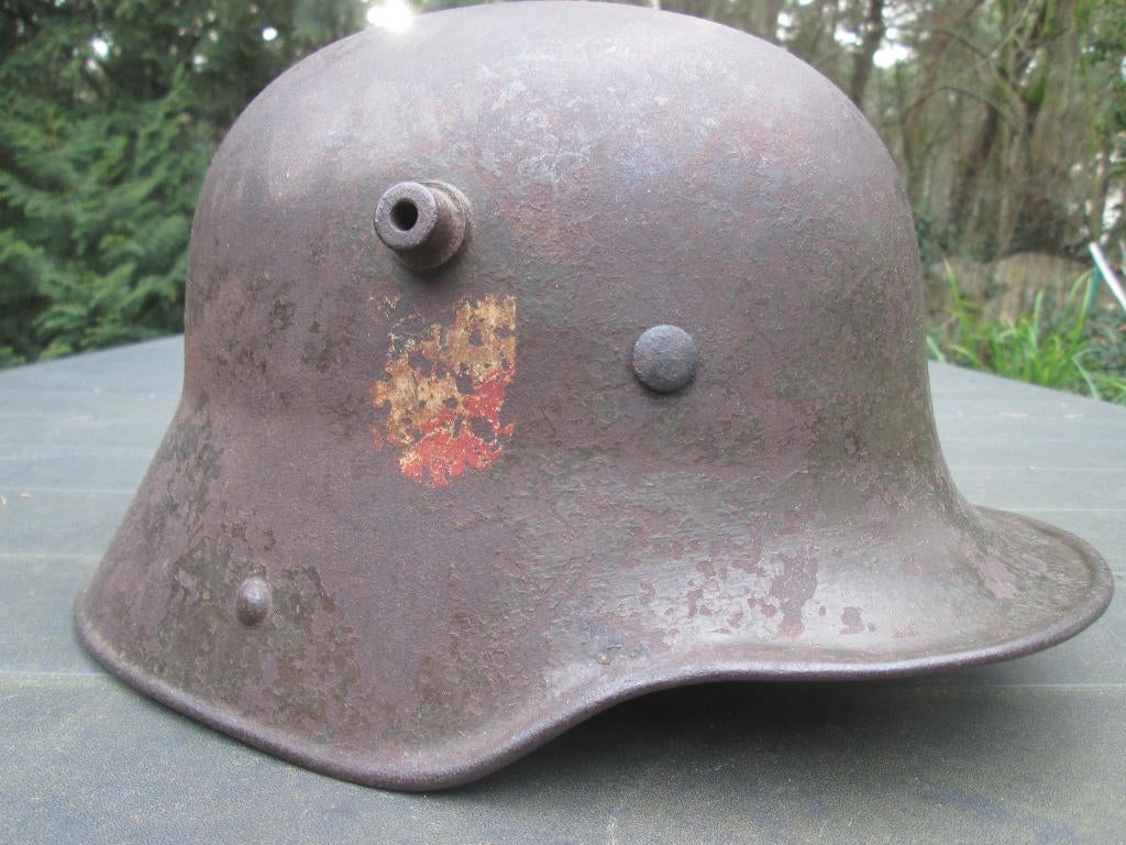 Duitse helm M1916, dubbel decal Wehrmacht gedragen TOP stuk., Ophalen of Verzenden, Landmacht, Nederland, Helm of Baret