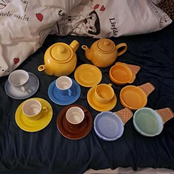 Thee servies beschikbaar voor biedingen