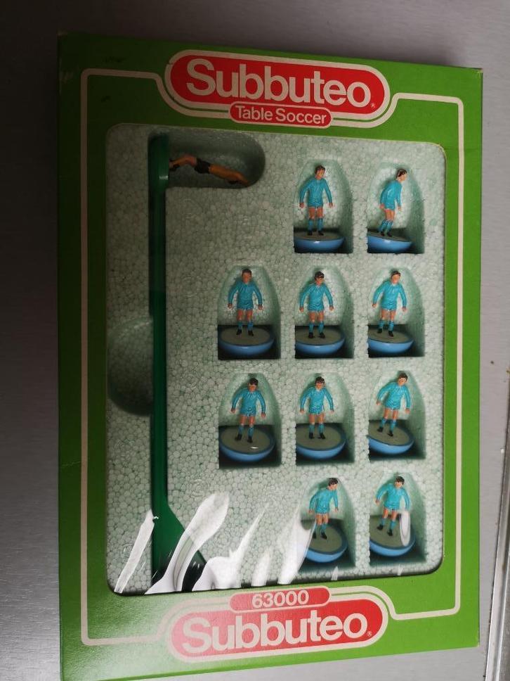 Subbuteo team nr 454 uit de jaren 80 Club Brugge - Tottenham, Verzamelen, Sportartikelen en Voetbal, Zo goed als nieuw, Shirt