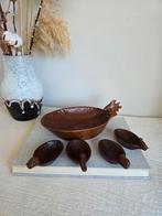 Handgesneden schalenset, Ophalen of Verzenden, Zo goed als nieuw, Rond, Hout