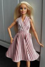 Barbie kleding nieuw - Korte jurk geribbeld licht roze, Ophalen of Verzenden, Nieuw, Barbie