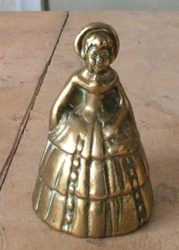 Koperen bel beschikbaar voor biedingen