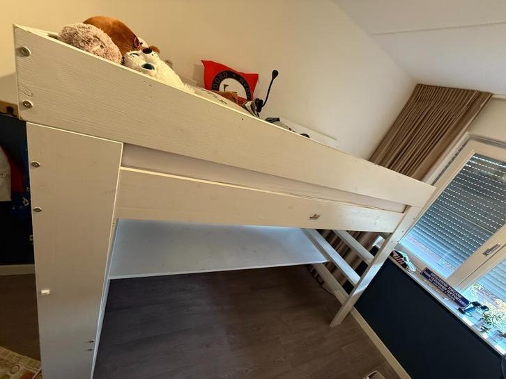 Hoogslaper met buro - Wit - Woood  Juliën, Huis en Inrichting, Slaapkamer | Stapelbedden en Hoogslapers, Gebruikt, Hoogslaper