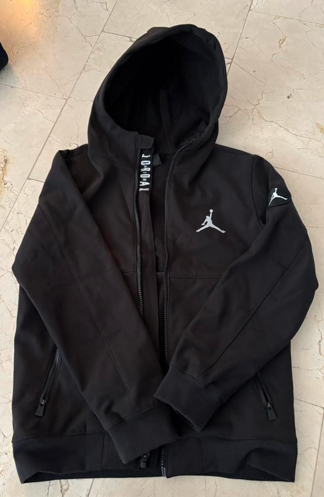 Nike Jordan jas zwart maat M ( 132-147 ), Kinderen en Baby's, Kinderkleding | Maat 140, Zo goed als nieuw, Jongen, Jas, Ophalen of Verzenden