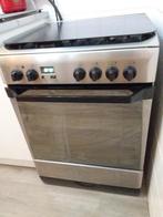 Indesit gasfornuis de oven heeft 7 verschillende functies,, Ophalen, 4 kookzones, Zo goed als nieuw, Gas