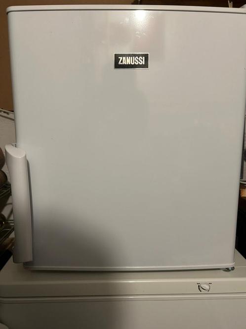 Zanussi mini vriezer (ZFX31401WA), Witgoed en Apparatuur, Vriezers en Diepvrieskisten, Zo goed als nieuw, Vrijstaand, Vrieskast