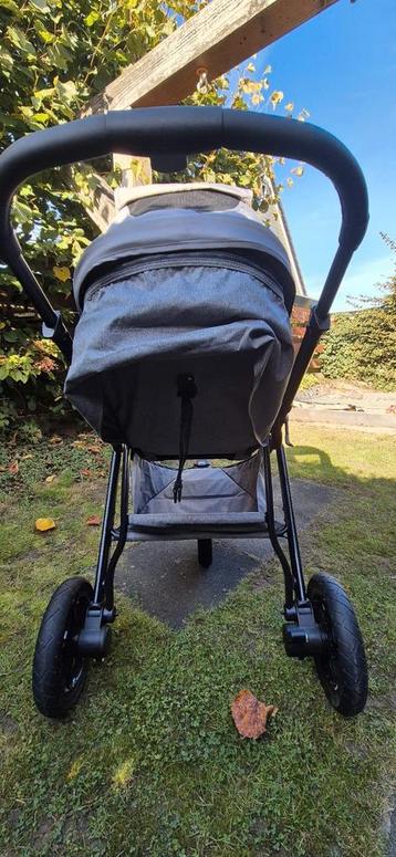 Wandelwagen 3 wielen - Weinig gebruikt! beschikbaar voor biedingen