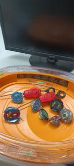 7 beyblades + bak en 2 trekkers, Antiek en Kunst, Antiek | Speelgoed, Ophalen