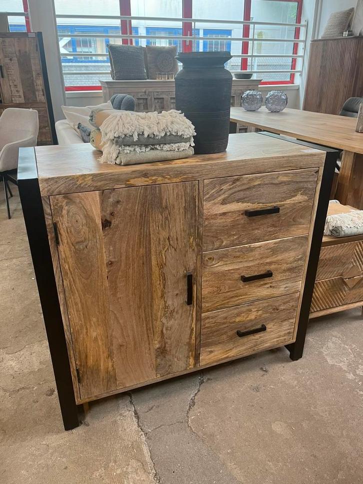 Magazijn leegverkoop dressoir Britt mangohout metaal zwart, Huis en Inrichting, Woonaccessoires | Overige, Nieuw, Ophalen of Verzenden