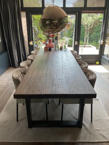 Eettafel beschikbaar voor biedingen