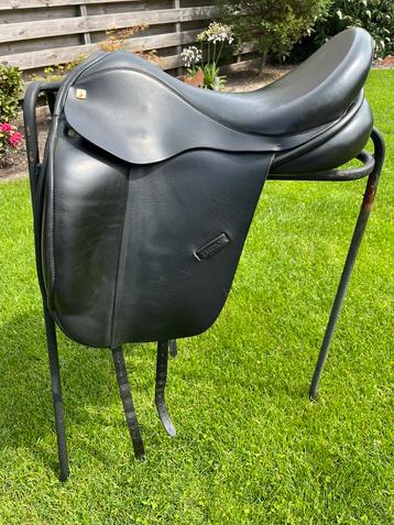 Symbion dressuurzadel 17,5 inch beschikbaar voor biedingen