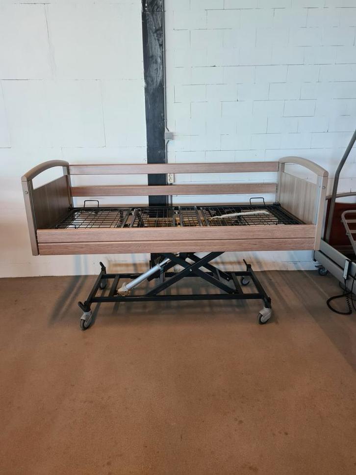 Lima 1000 zorgbed / verpleegbed / hoog laag bed, Diversen, Verpleegmiddelen, Ophalen