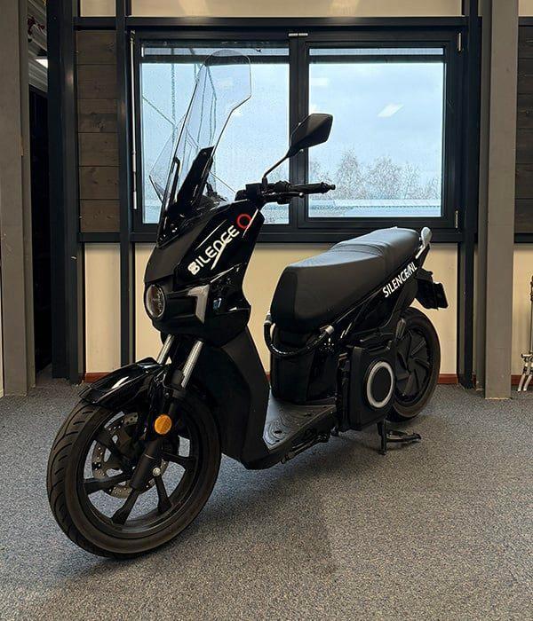 Silence S01 45km/u Zwart, Fietsen en Brommers, Scooters | Overige merken, Gebruikt, Maximaal 45 km/u, Elektrisch, Ophalen
