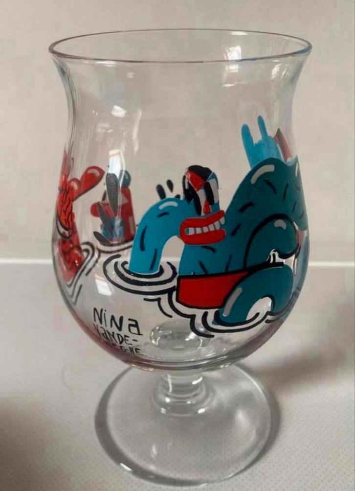 DUVEL bierglas. Design van Nina Vandeweghe. Hoogte 16 cm., Verzamelen, Biermerken, Zo goed als nieuw, Glas of Glazen, Duvel, Ophalen of Verzenden
