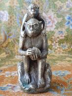 Mooi zwaar oud Oosters brons beeldje van twee apen 14,7 cm., Antiek en Kunst, Ophalen of Verzenden