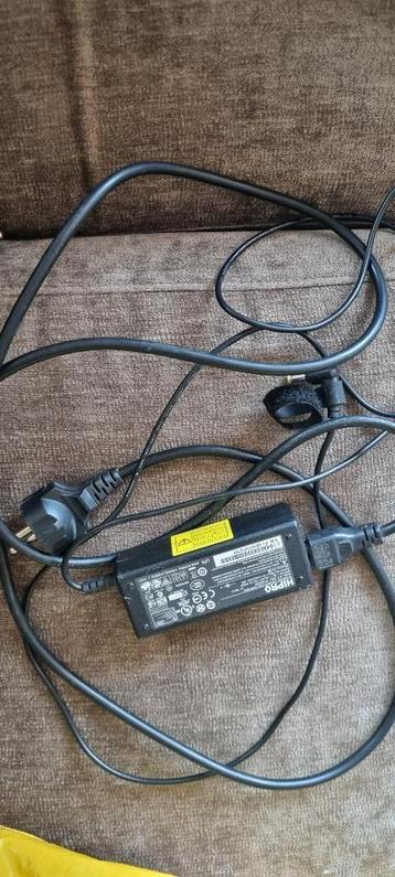HIPRO HP‑A0652R3B adapter levert 19 V bij 3,42 A (65 W) beschikbaar voor biedingen